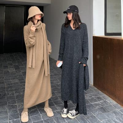 China Anti-static Black V-Neck Kleid Warmly Equipment Long Loose Sleeve Midi Knitted Dress Winter Cashmere Dress With Scarf for sale