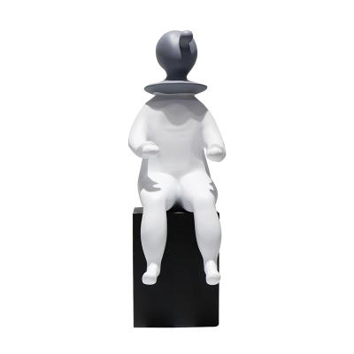 China Modern Europe figure with hat ornaments resin ornament hotel decoration home decoration hot sale for sale