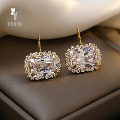 China Jewelry AccessoriesLluxury Earring 18K Gold Copper Alloy Zircon Square Earrings 2022 Hot Inlaid Jewelry Wholesale Hot Women's Drop Earrings for sale