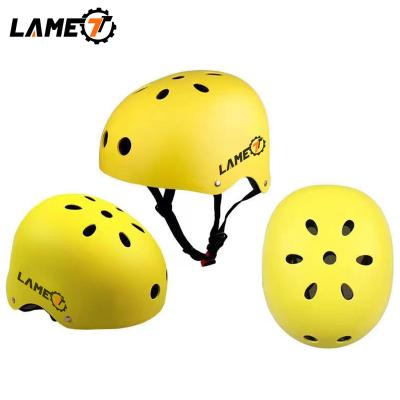 China Safety Bicycle Accessories Helemt Electric Scooter Sport Adjustable Safe Motor Skating Helmet For Sale for sale