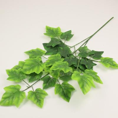 China Gardening Glass Rose Berry Leaf Floral Flower Arrangement Ins Style Real Maple Leaf Fake Touch For Wedding Party Home Decoration for sale