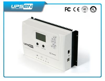 中国 15A 20A 30A MPPT LCDのUSBを持つ太陽充電器のコントローラー、街灯のコントローラー 販売のため