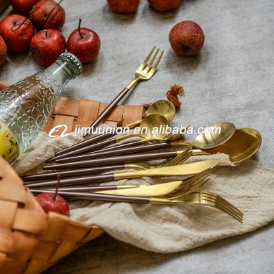 China Wholesale Sustainable Turkish Gold Plated Handle Restaurant Gold Cutlery Set Brown Flatware Stainless Steel Tableware for sale