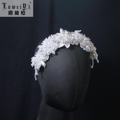 China Wholesale Button White Pearls Bridal Headpiece Accessories Bridal Amphitheater Handmade Wedding Hair Accessories for sale