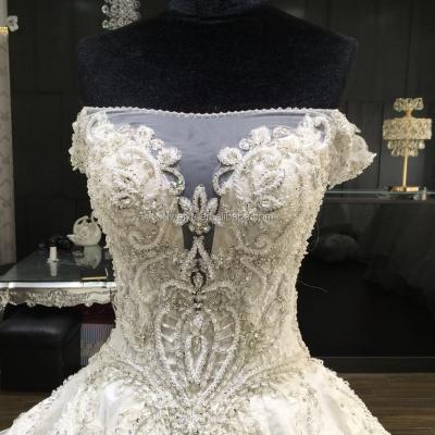 China LUWEIYA anti-static royal wedding dress, the luxurious atmosphere, off the shoulder 1.5m big tail bride dress for sale