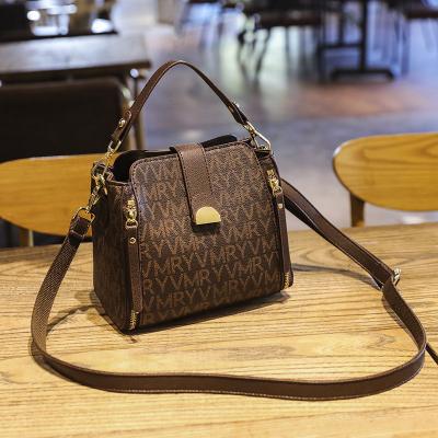 China Daily life 2021 summer simple print bucket bag for women fashion reticle bag with large capacity one-shoulder cross-body bag for girls for sale