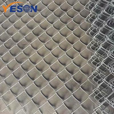 China Chainlink Fences Easily Assembled For Soccer Court And Farm Gate Wire Mesh Fence for sale