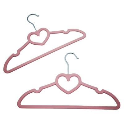 China Cute Cute Shape Baby Clothes Hanger Heart Durable Coat Hanger For Kids Hanging Clothing Supplies for sale