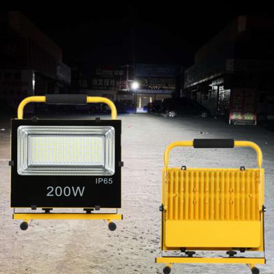 China Outdoor Power 200w LED Flood Light Rechargeable Portable Solar Operating Light IP65 Waterproof for sale