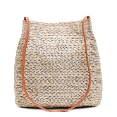 China Normcore/minimalist straw pocket bag with price large shoulder bag tassels straw bag for lady for sale