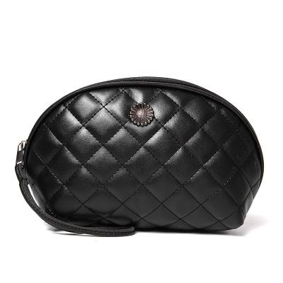 China Large Capacity Fashion Lady Half Moon Shape Makeup Bag New Arrivals Cosmetic Clutch Bag for sale