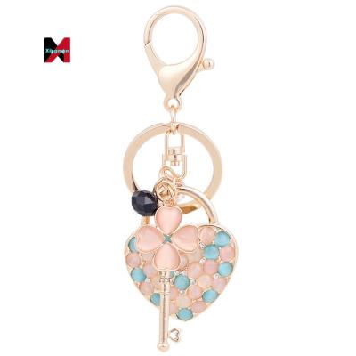 China Hot Selling Heart Shape Rhinestone Pendant Metal Key Chain For Woman Bag Accessories for sale