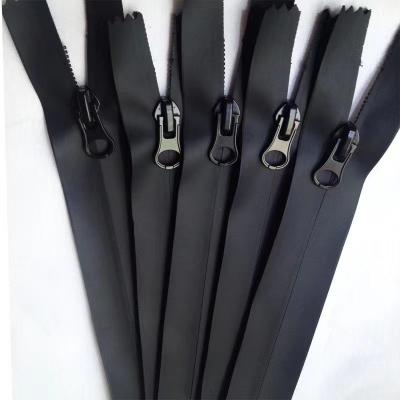 China Raincoat hot sale! waterproof nylon no.5 custom zipper zipper for clothing bag shoes suitable zipper for sale