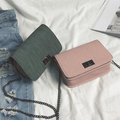 China 2019 New High Quality Fashion Mini Cloth Twist Lock Pouch Women's Casual Purses and Handbags Chain Shoulder Messenger Bags for sale