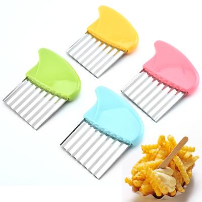 China Viable Handheld Wave Potato Tool Knife Potato Slicer Ply Cutter With Wave Shape Knife for sale