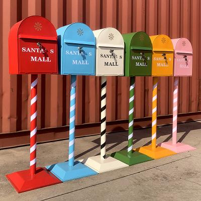 China Outdoor Wall Mounted Area Mailboxes British Style Garden Decoration Props Metal Mailbox for sale