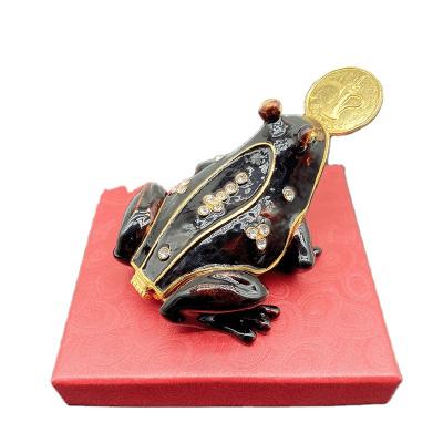 China Global Zinc Alloy Hand Painted Trinket Box Jewelry Boxes Figurine Frog Gold Coin Bite Unique Home Decoration for sale