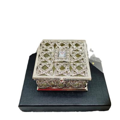 China 2023 global the latest models combine trinkert silver square large volume desktop ornaments jewelry box dazzling wedding gifts for sale