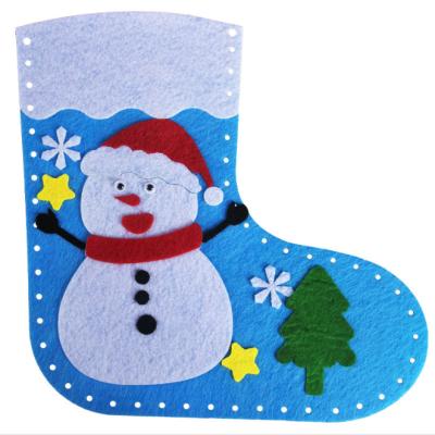 China Handmade Christmas Gift Cloth Toys Children DIY Christmas Kindergarten Socks Non-woven Bag Eco-friendly Handmade Material for sale