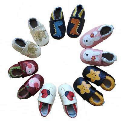 China Genuine Leather Baby Moccasins Boys And Girls Children's Lightweight Handmade Soft Unique Toddler Baby Shoes for sale