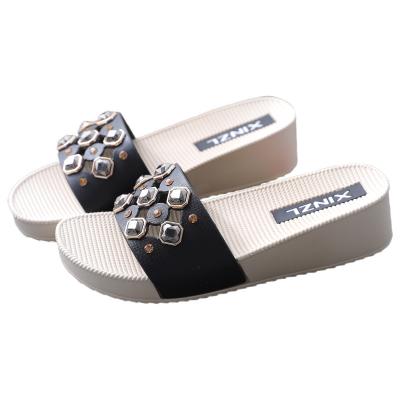 China Factory wholesale anti-slip 2023 fashion thick bottom diamonds new arrival summer ladies sandals platform outdoor slippers for women for sale