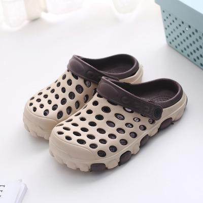 China 2023 New Summer News Baotou Slipper Male Slipper Round Hole Light Weight Male Slippers Non-slip Beach Female Slippers for sale