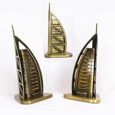 China New Style Creative Gifts Wholesale Alloy Factory Metal Sailboat Decorationhigh Quality Desktop Decoration Yacht Model Sailing Ship for sale