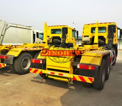 China Heavy Hook Lift Garbage Truck , 20 Ton Loading 6x4 Waste Container Truck for sale