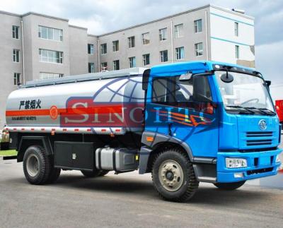 China 10 - 15 Tons Oil Tanker Truck 6557cc Engine Displacement 7 / 8F 1R Gearbox for sale