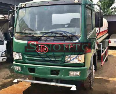 China 4x2 FAW Water Tanker Truck 4000 - 6000 Liters Tanker Volume Manual Gearbox for sale