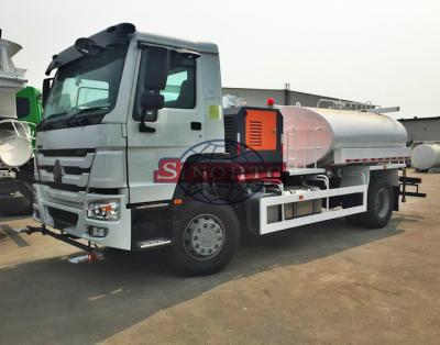 China 4x2 Right Hand Driving Water Spray Truck , 10 - 12 Cubic Meter Commercial Water Truck for sale