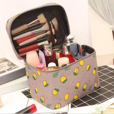 China 2021 Low MOQ Cute Waterproof Printed Zipper Cosmetic Bags Makeup Bag Travel High Capacity Tote Bag For Women for sale