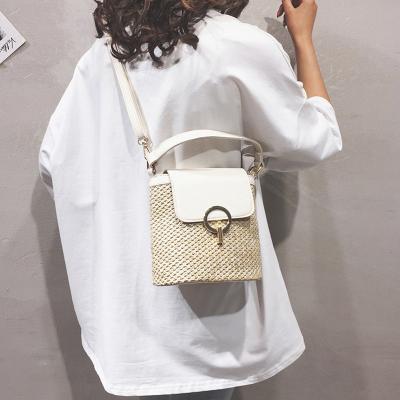 China Fashoion Simple Straw Woven Handbag Bucket Bag Women's Casual Portable Buckle Shoulder Tote Bag for sale