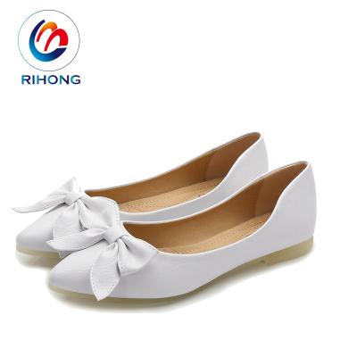 China CUSHIONING New Style Comfortable Elegant Summer Style Wedge Outdoor White Flat Leather Women's Casual Shoes Custom Logo for sale