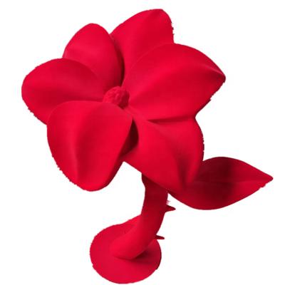 China Waterproof Fiberglass Red Flower and Red Heart Sculpture for Valentine's Day Decoration Shopping Mall Decoration Window Display for sale