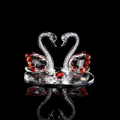 China Free space affectionate creative unique red Crystal Couple Swans Craft from Europe 2022 for sale