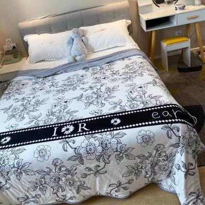 China Bedding Viable Brand Designer Luxury Brand Embroidered Comforter Cover Sheets Fashion Logo Bedding 4 Piece Set for sale