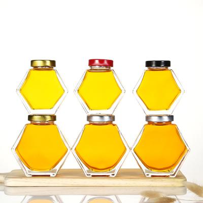 China Hexagonal Bee Shaped Glass Honey Jar Container Sugar Honey Jar 220ml 380ml Fresh Preservation Broscilicate Glass With Spoon for sale