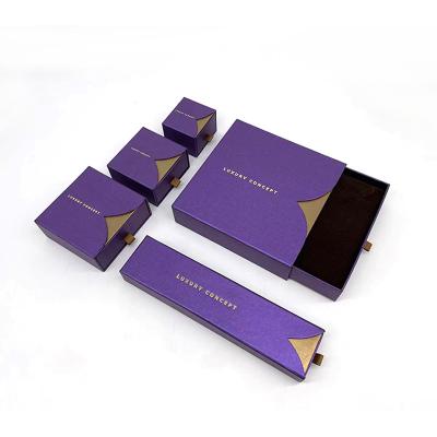 China Recycled Materials / Customized Manufacturer Direct Hardcover Gift Box Durable Satin Handmade for sale