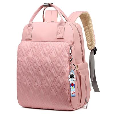 China Waterproof Customized Hots Selling All Seasons Waterproof Tyvek Paper Luxury Leather Wet Diaper Bag for sale