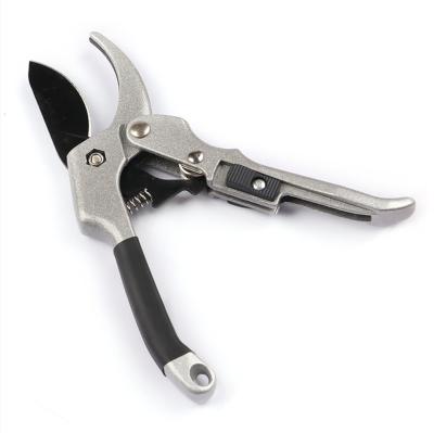 China Anti-Slip Handle Pulley Labor-Saving Type Shears Garden Shears For Tree Branch Wood Hand Cutting Pruners Shears Garden Clippers for sale