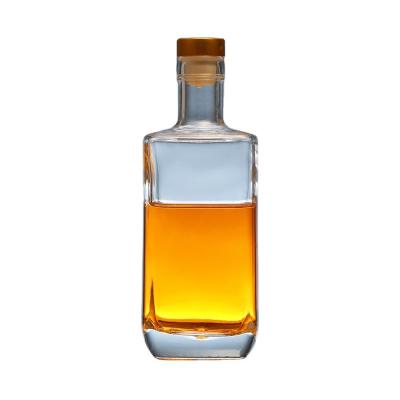 Chine 375 ml 500 ml 750 ml Vodka Whisky Liquor Bouteille avec liège Fabriquée en matériau extrêmement blanc à vendre