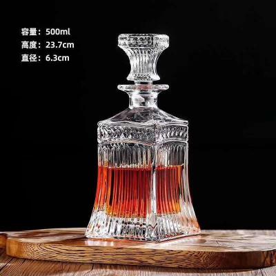 Chine Décanteur de vin en verre blanc cristallin de 500 ml/650 ml/700 ml/800 ml pour la vodka brandy de qualité supérieure à vendre