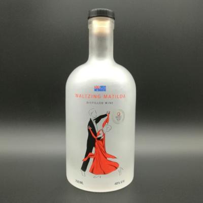 China Botellas de vidrio transparente de 750 ml personalizadas para sellar el alcohol Tipo de corcho en venta