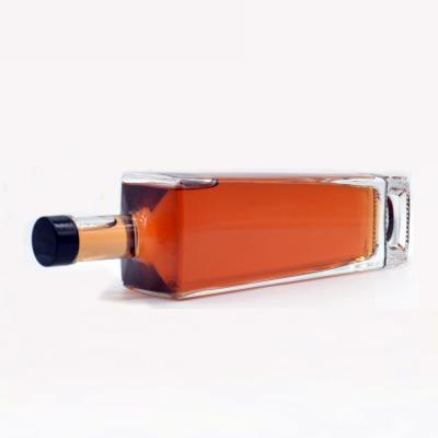 China Whiskey Vodka Liquor 750ml Empty Square Glass Bottle with Super Flint Glass Material for sale