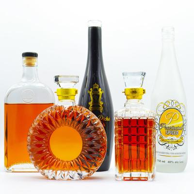 China Custom 750 ml Spirituose Brandy Glasflasche Schick Transparent 700 ml Leerer Alkohol zu verkaufen