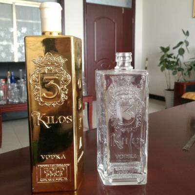 China Botellas de vidrio cuadrados de 500 ml de sílex claro personalizado para bebidas alcohólicas en venta