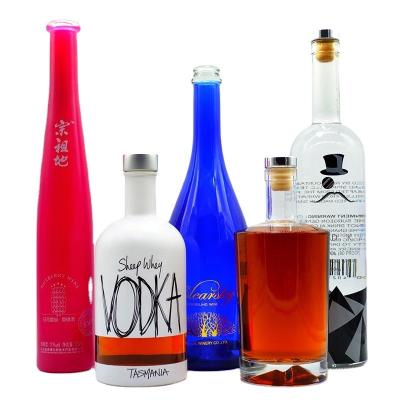 China Botella de vidrio de 750 ml clara para bebidas redondas whisky champagne spirit 500 ml de capacidad en venta