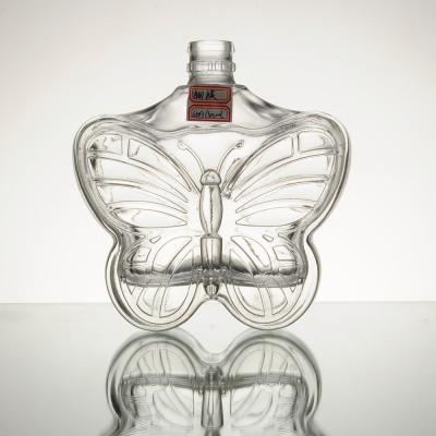 중국 500ml Frost Surface Handling Butterfly Shape Whiskey Glass Flask Vodka Packaging 와드카 포장용 위스키 유리 병 판매용