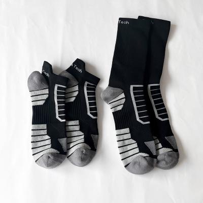 China Breathable high quality custom unisex sporty cotton stockings custom logo socks custom logo moq for sale